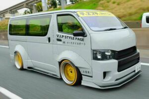 TOYOTA HIACE WIDEBODY REAL
