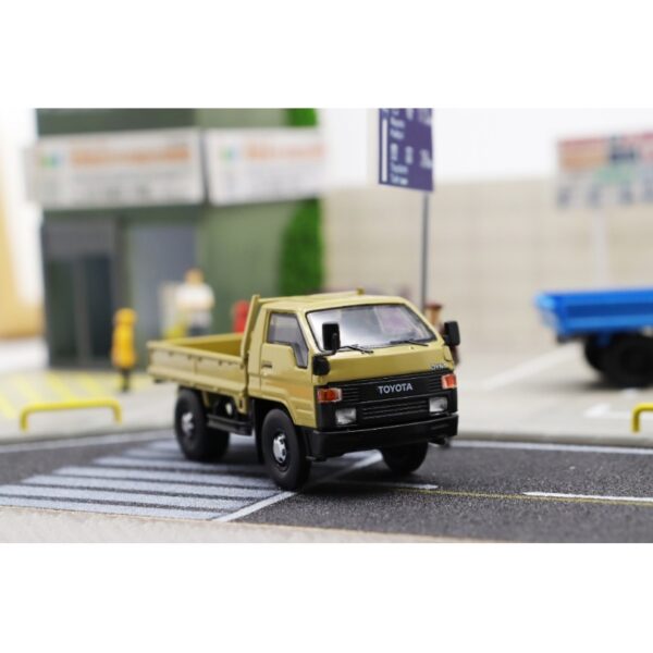 Master Toyota DYNA Pickup Beige 1:64