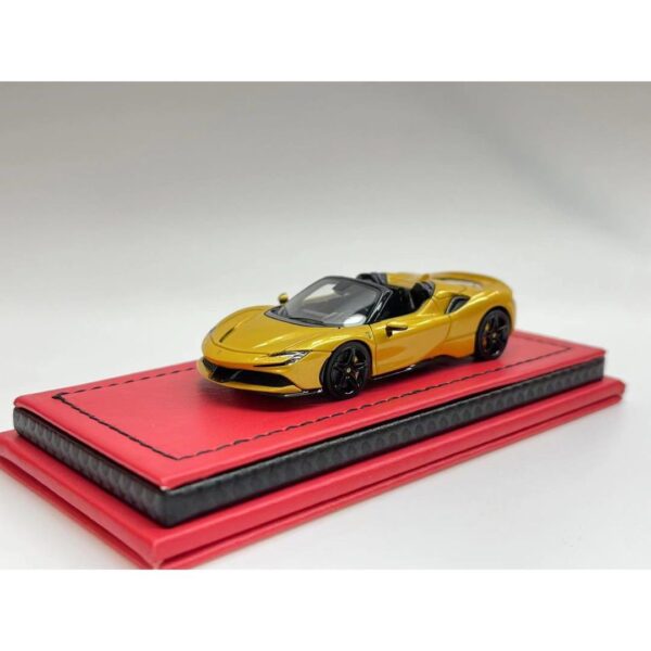 ABONO PRE VENTA $10.00 (Precio $86.99) ART 1:64 Ferrari SF90 Yuema - Resina - Amarillo Dorado (Descapotable) (llega aprox. marzo 2024)