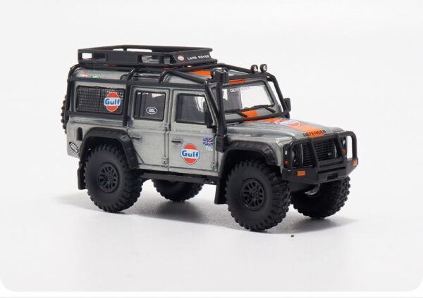 Preventa $29.99 - Master 1:64 Land Rover Defender 110 con accesorios - Livery Gulf silver (Pedidos hasta Lunes 14 de octubre 2024) - Imagen 4