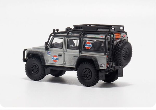 Preventa $29.99 - Master 1:64 Land Rover Defender 110 con accesorios - Livery Gulf silver (Pedidos hasta Lunes 14 de octubre 2024) - Imagen 2