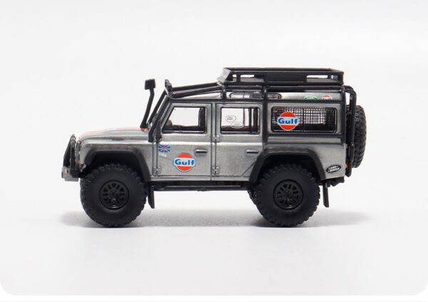 Preventa $29.99 - Master 1:64 Land Rover Defender 110 con accesorios - Livery Gulf silver (Pedidos hasta Lunes 14 de octubre 2024) - Imagen 3